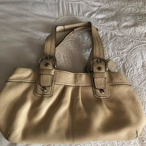 Cream color leather COACH pocketbook